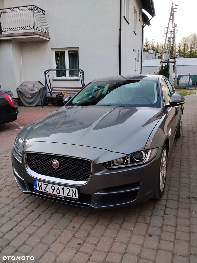 Jaguar XE 2.0 T Prestige - 2