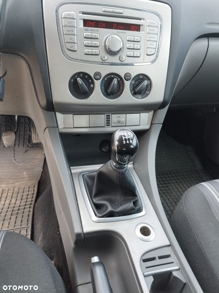 Ford Focus - 25