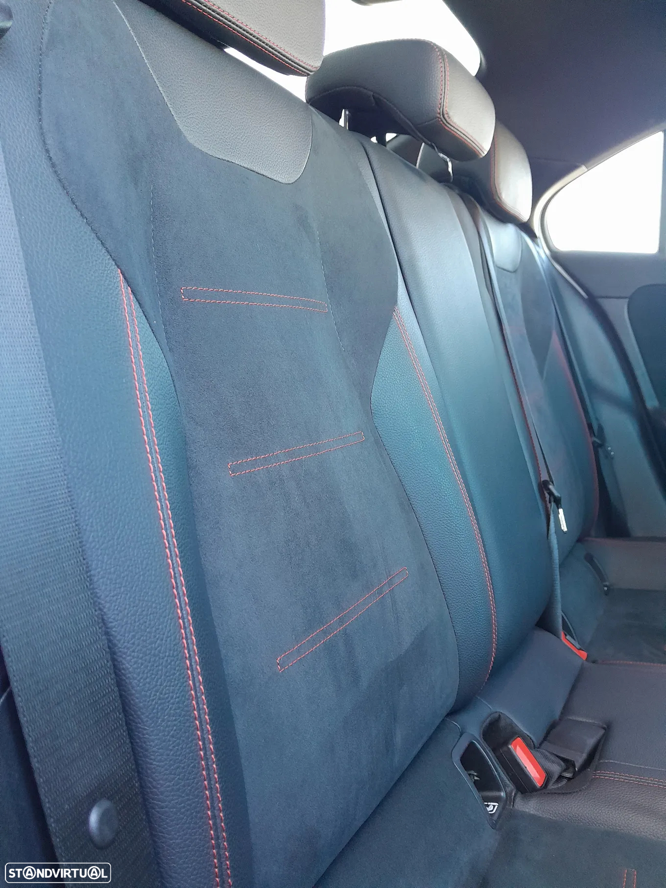 Mercedes-Benz A 250 Limousine e AMG Line - 33