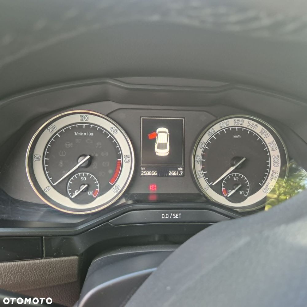 Skoda Superb 2.0 TDI L&K DSG - 11