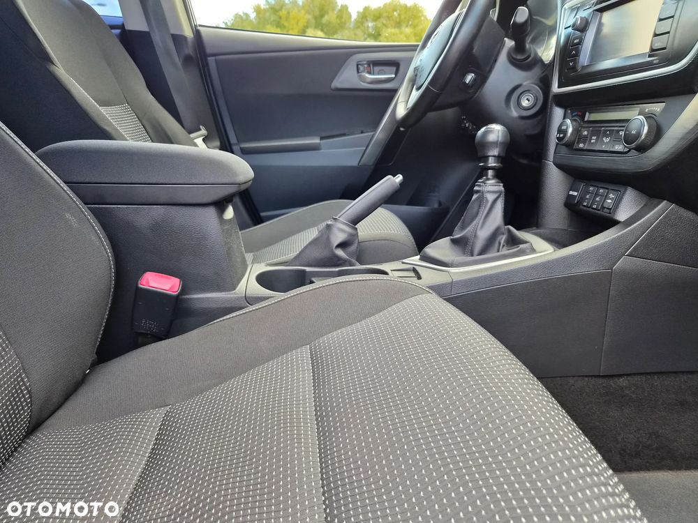 Toyota Auris 1.6 Premium - 28