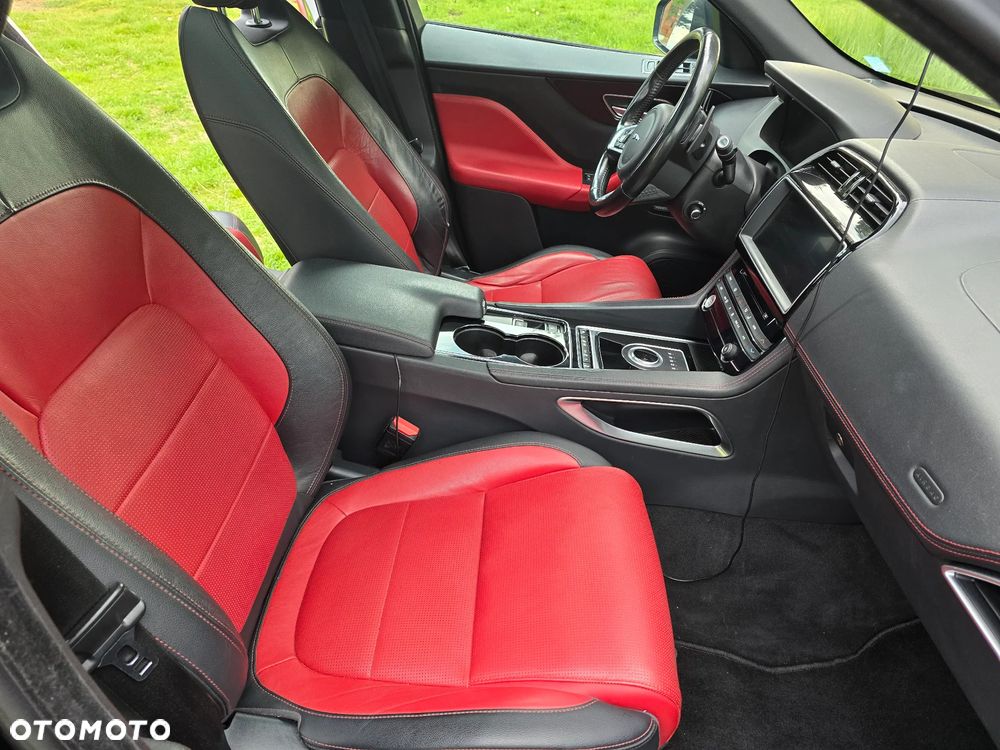 Jaguar F-Pace 3.0 V6 AWD R-Sport - 4