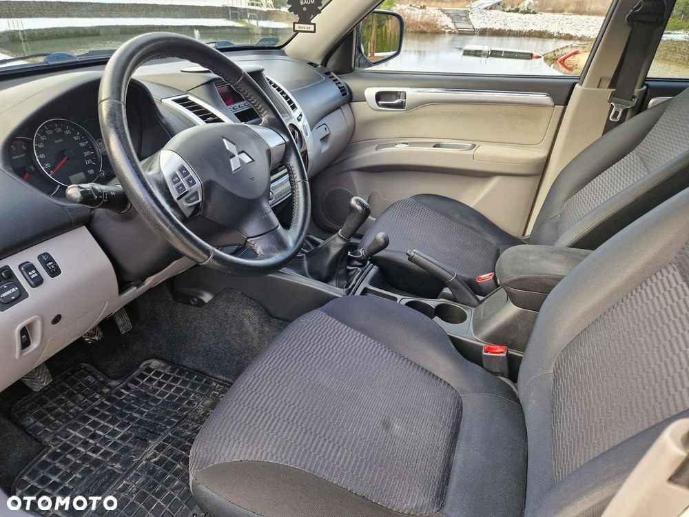 Mitsubishi Pajero Sport - 8