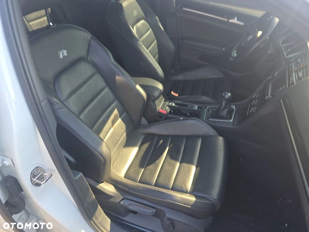 Volkswagen Golf - 10