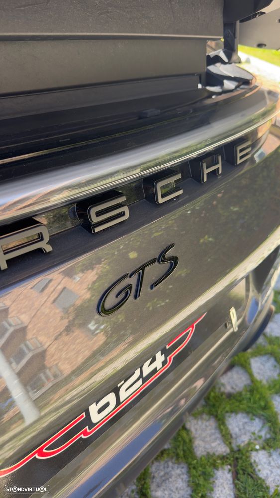 Porsche 911 (992) Carrera 4 GTS PDK - 12