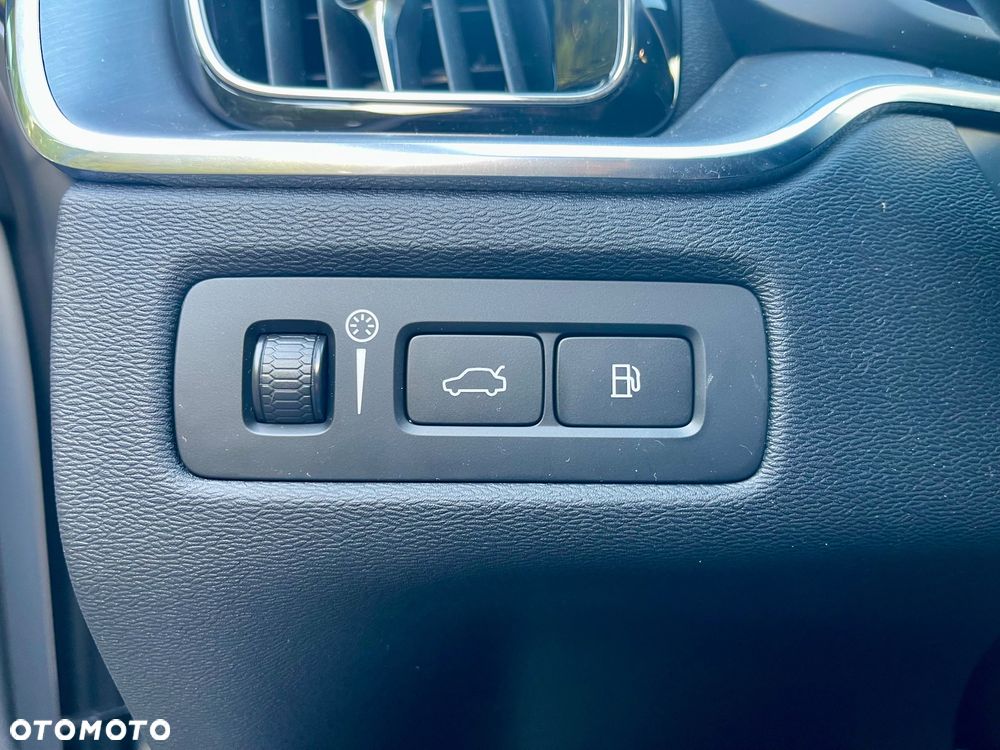 Volvo XC 60 T6 Plug-In Hybrid AWD Inscription - 18