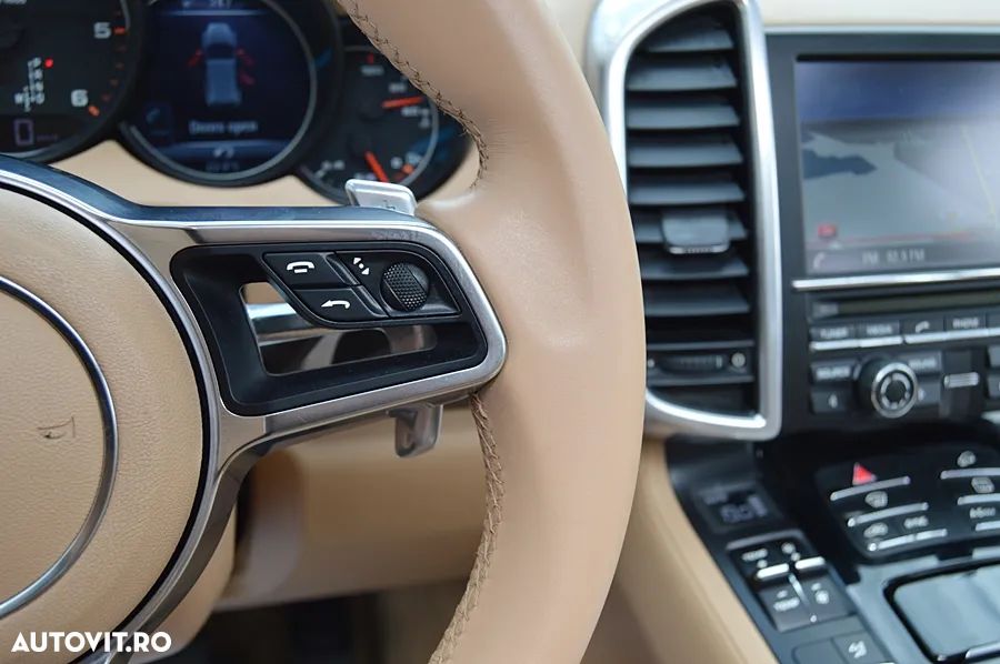 Porsche Cayenne 3.0 L - 32