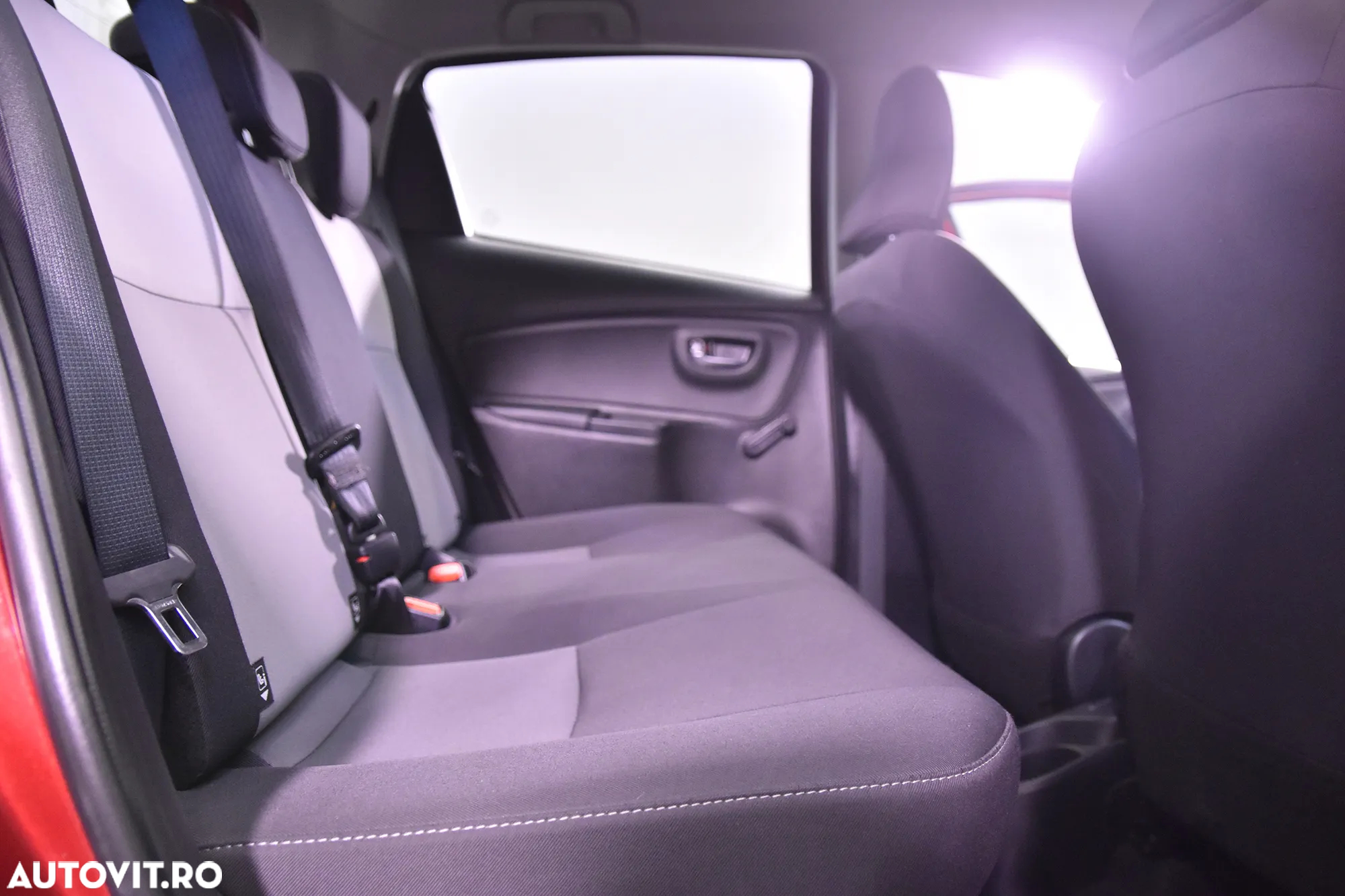 Toyota Yaris - 12
