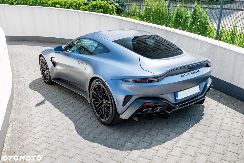 Aston Martin Vantage - 8
