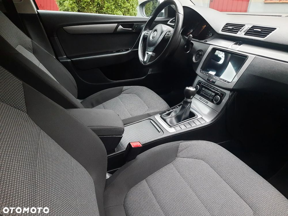 Volkswagen Passat 1.6 TDI Perfectline - 30