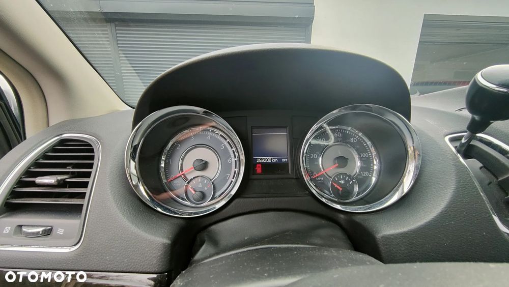 Chrysler Town & Country 3.6 Limited - 9