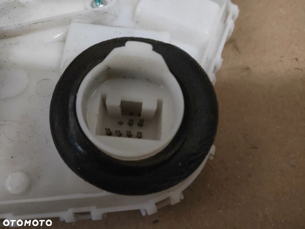 MAZDA III 3 BP 20- ZAMEK DRZWI PRAWY TYŁ 6-PIN - 4