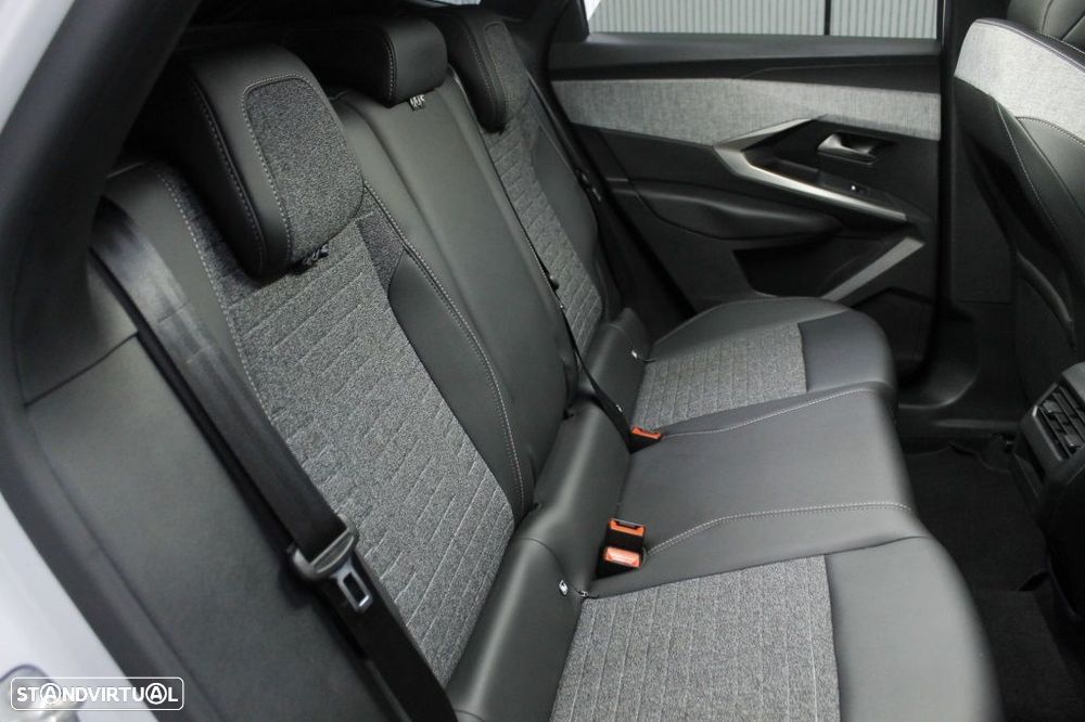 Peugeot 3008 1.2 Hybrid Allure e-DCS6 - 16