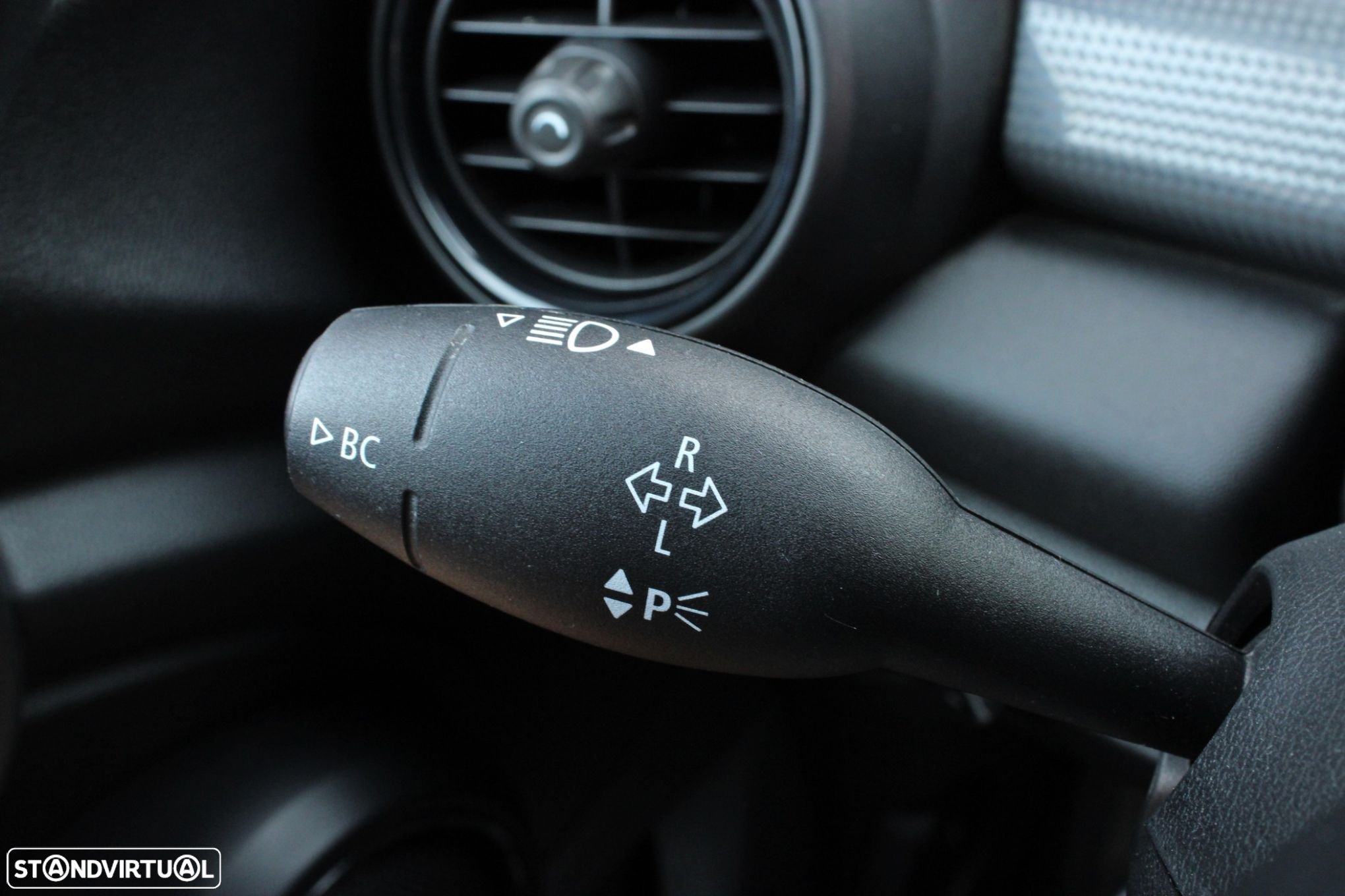 MINI 5 Portas Cooper D Auto - 9