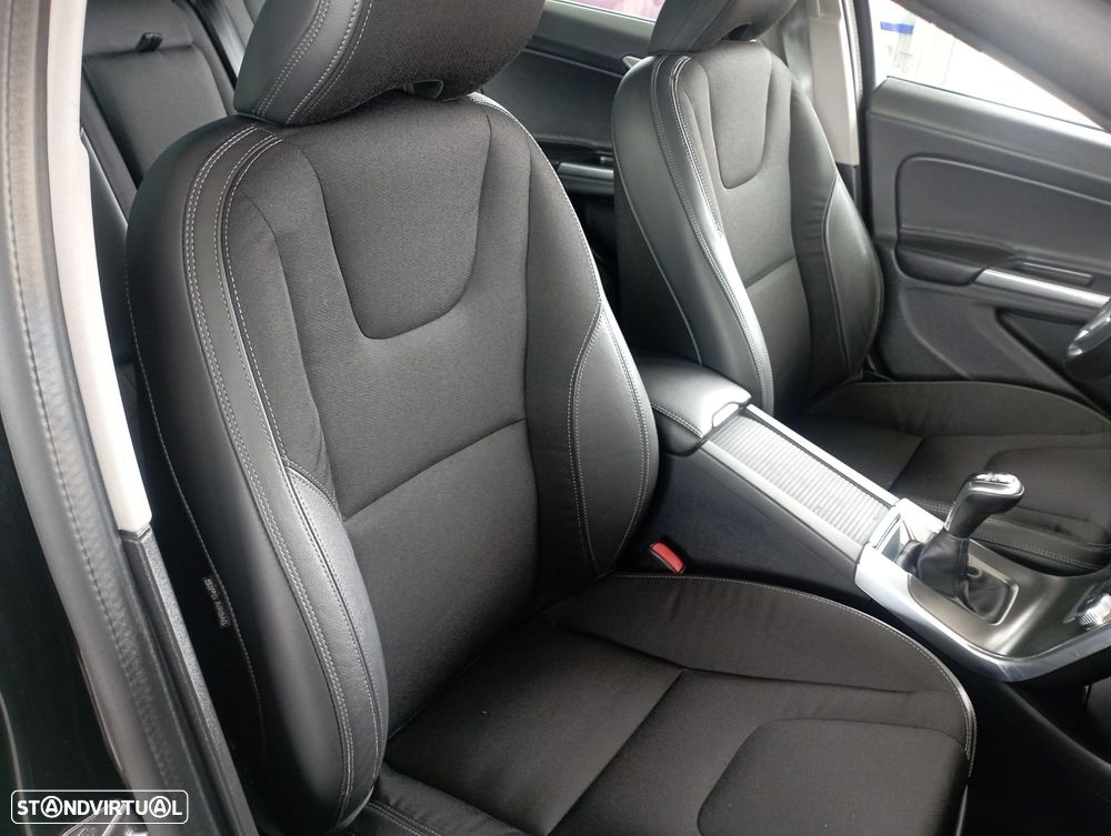 Volvo S60 2.0 D2 Momentum - 15