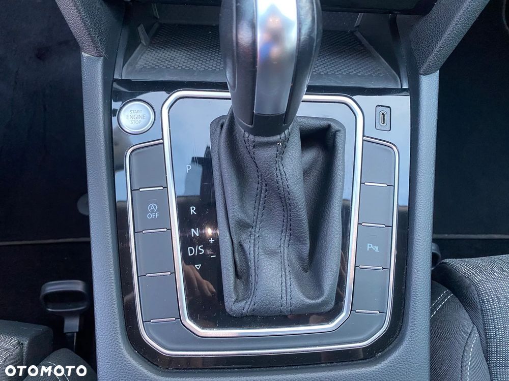 Volkswagen Passat - 12