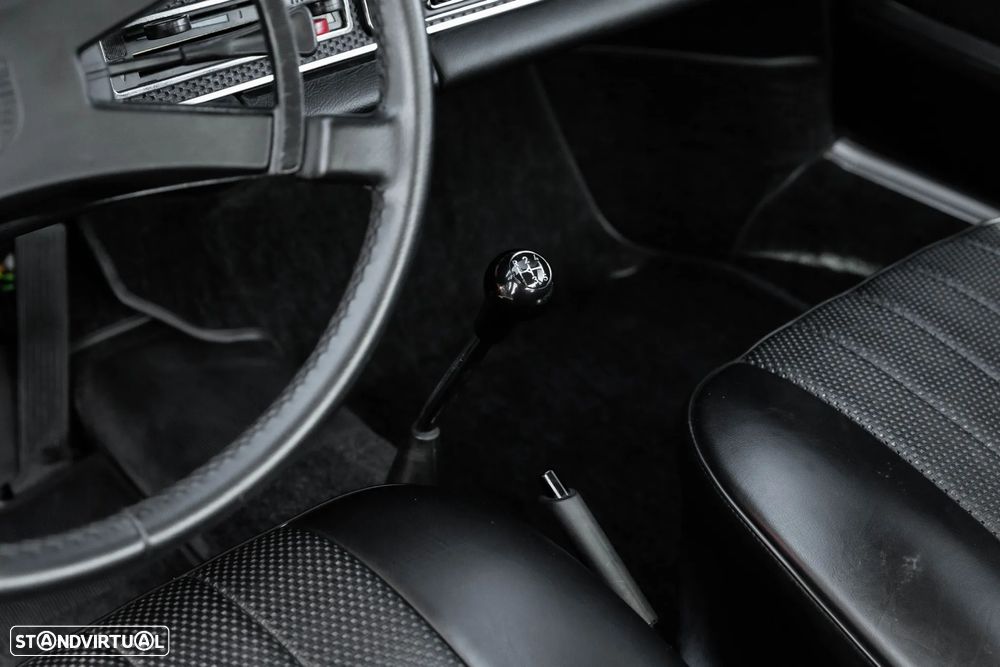 Porsche 911 Série F - 32