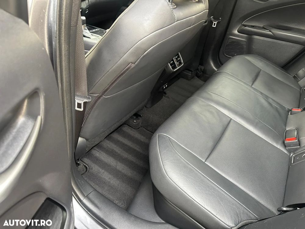 Lexus UX - 14
