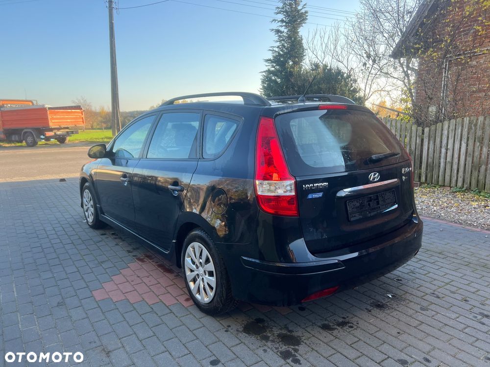 Hyundai i30 1.4 Base + - 9