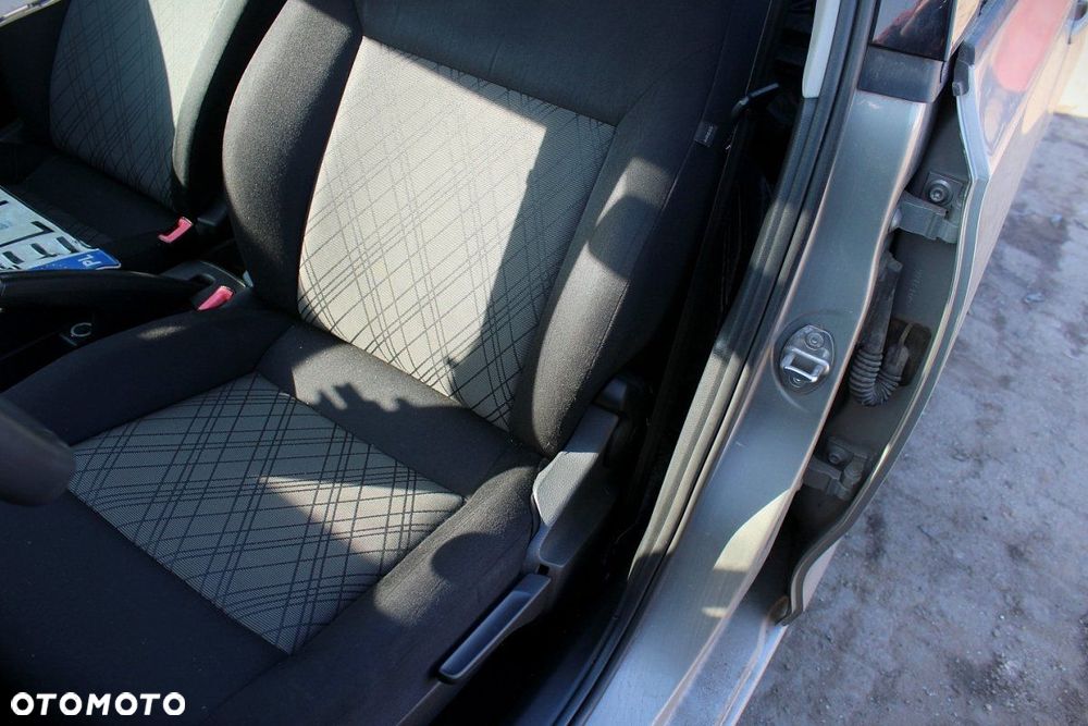 Seat Toledo IV 2015 1.2TSI CBZB Sedan (MASKA, ZDERZAK, LAMPA, BŁOTNIK, DRZWI, SZYBA, FOTEL) - 11