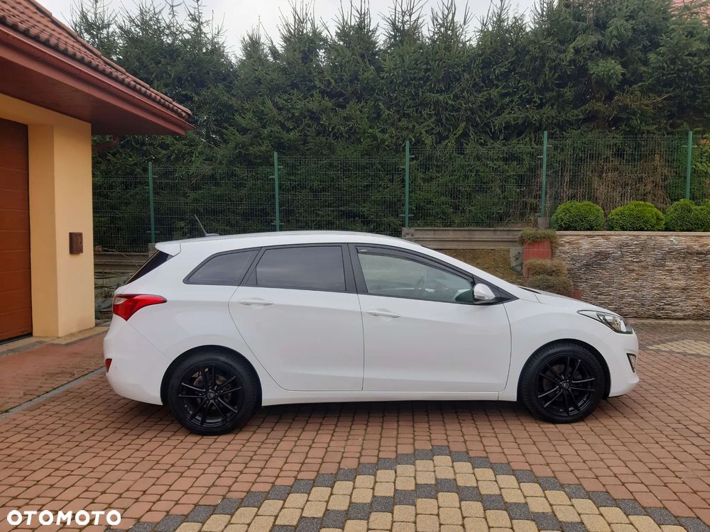 Hyundai i30 1.4 Premiere Comfort - 4