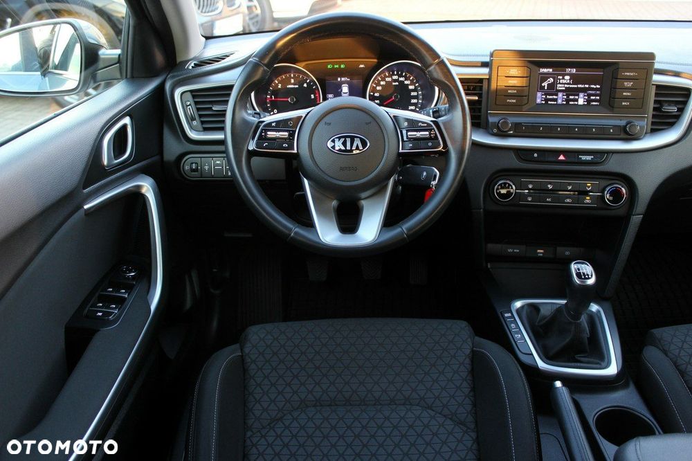 Kia Ceed 1.6 CRDi mHEV M - 10