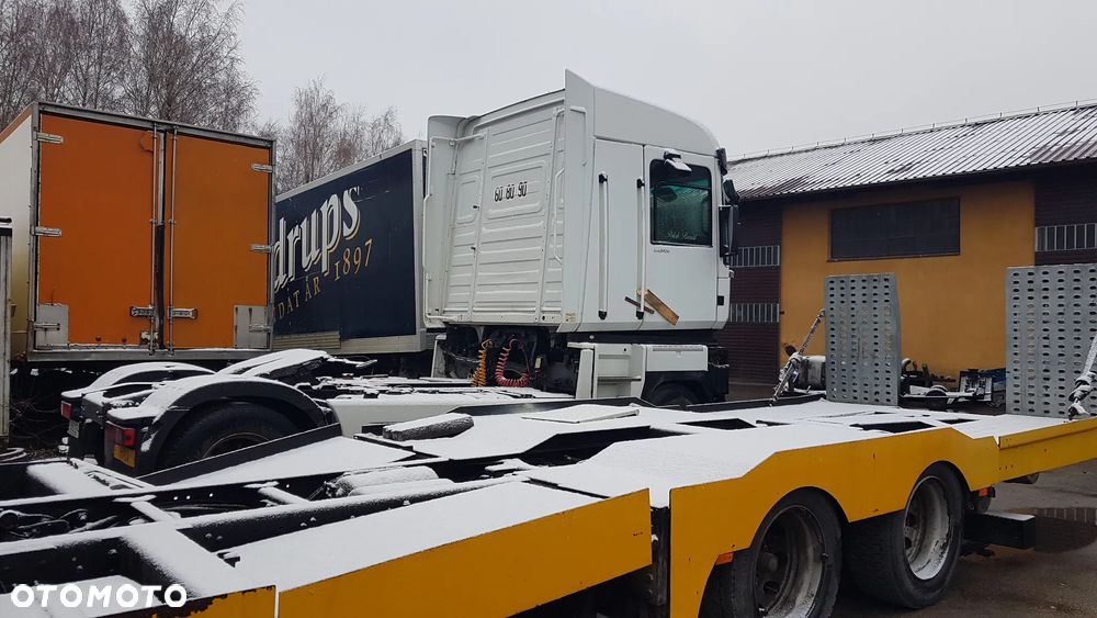 KABINA RENAULT MAGNUM 2011 NA CZESCI - 3