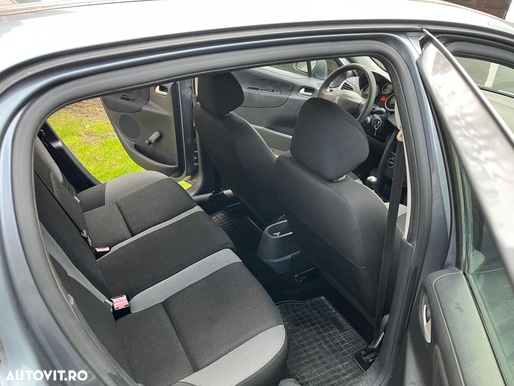 Peugeot 207 1.4HDI Urban - 6
