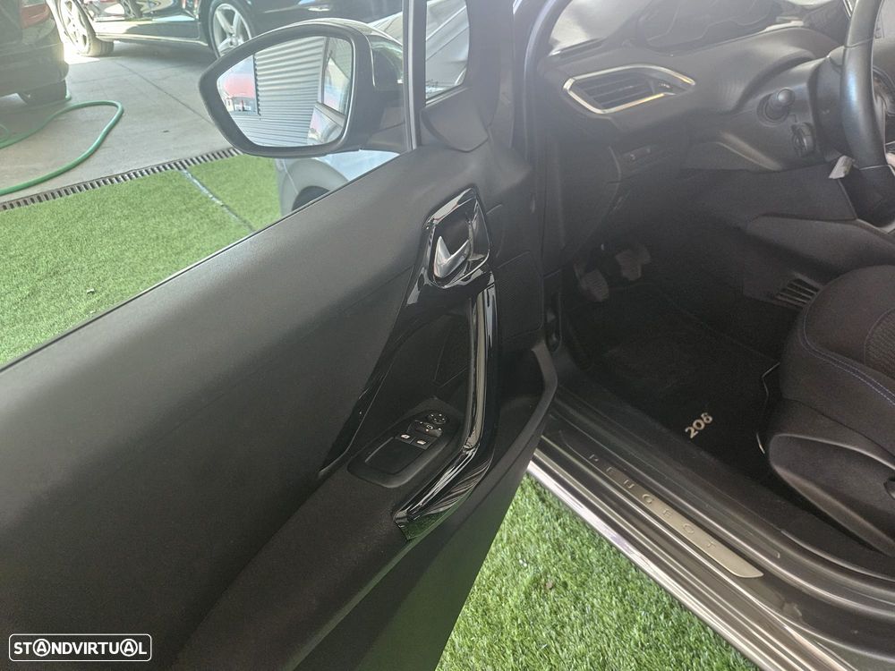 Peugeot 208 1.2 PureTech Signature - 14