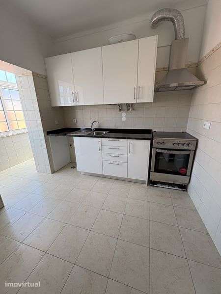 Apartamento T2 para arrendamento. Laranjeiro - Grande imagem: 2/12