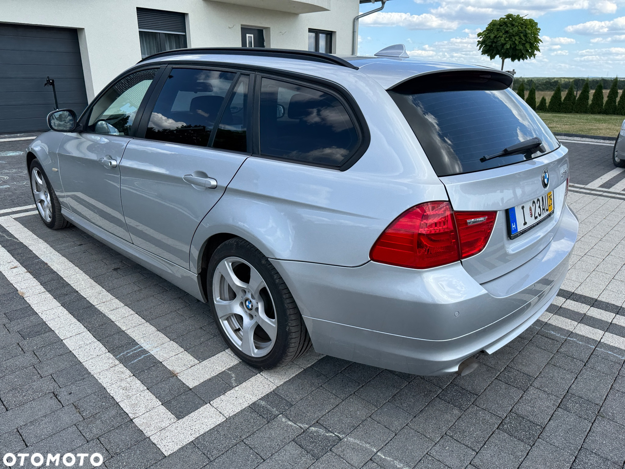 BMW Seria 3 318d DPF Touring Edition Exclusive - 13