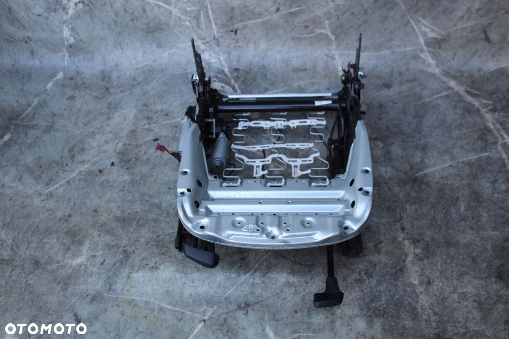 SIEDZISKO FOTELA PRAWY SILNICZKI REGULACJI BMW E92