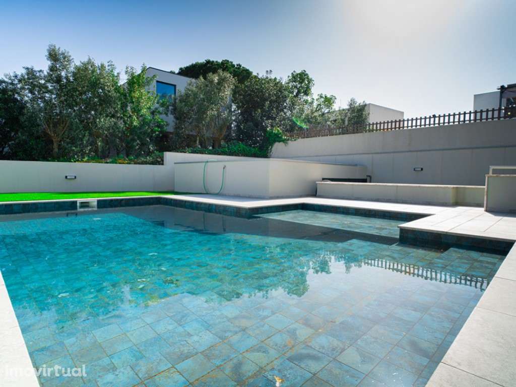 Moradia V3+1 a venda com Piscina em Leceia, Oeiras - Grande imagem: 3/30