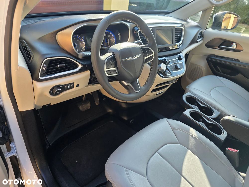 Chrysler Pacifica - 6