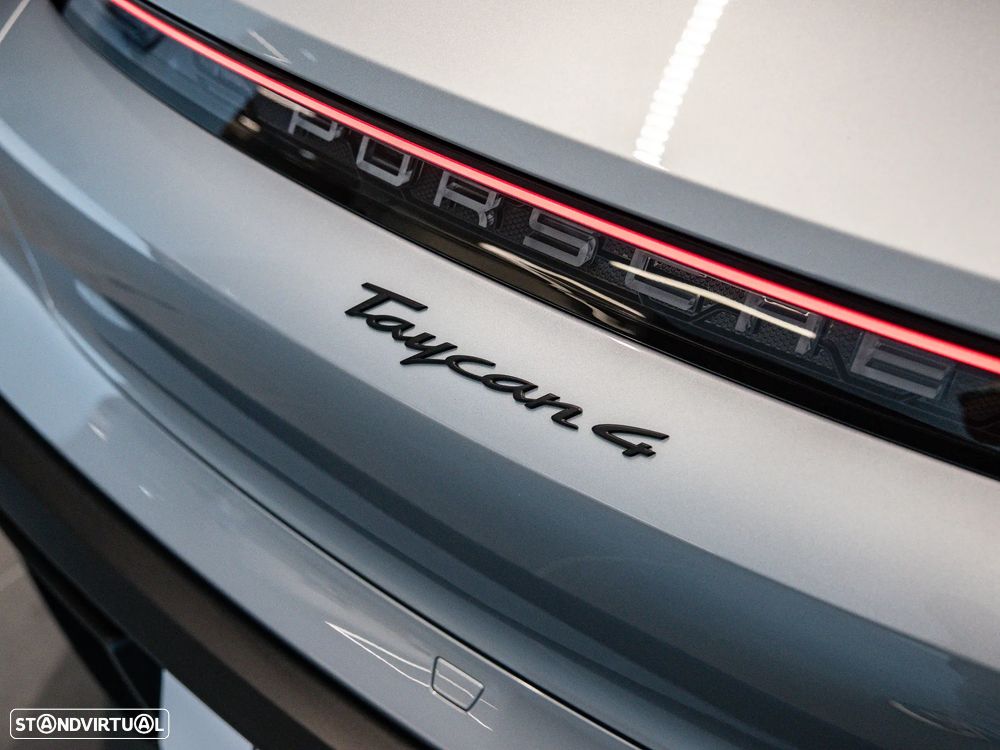 Porsche Taycan Cross Turismo 4 - 20