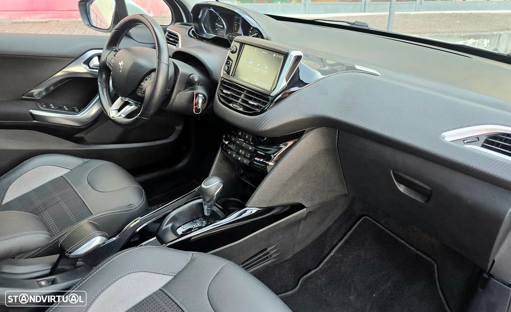 Peugeot 2008 PureTech 110 GPF Stop&Start EAT6 Allure - 22