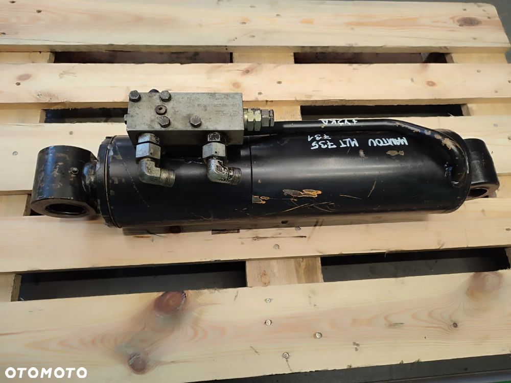 Siłownik hydrauliczny wychyłu łyżki MANITOU MLT 735 - 2
