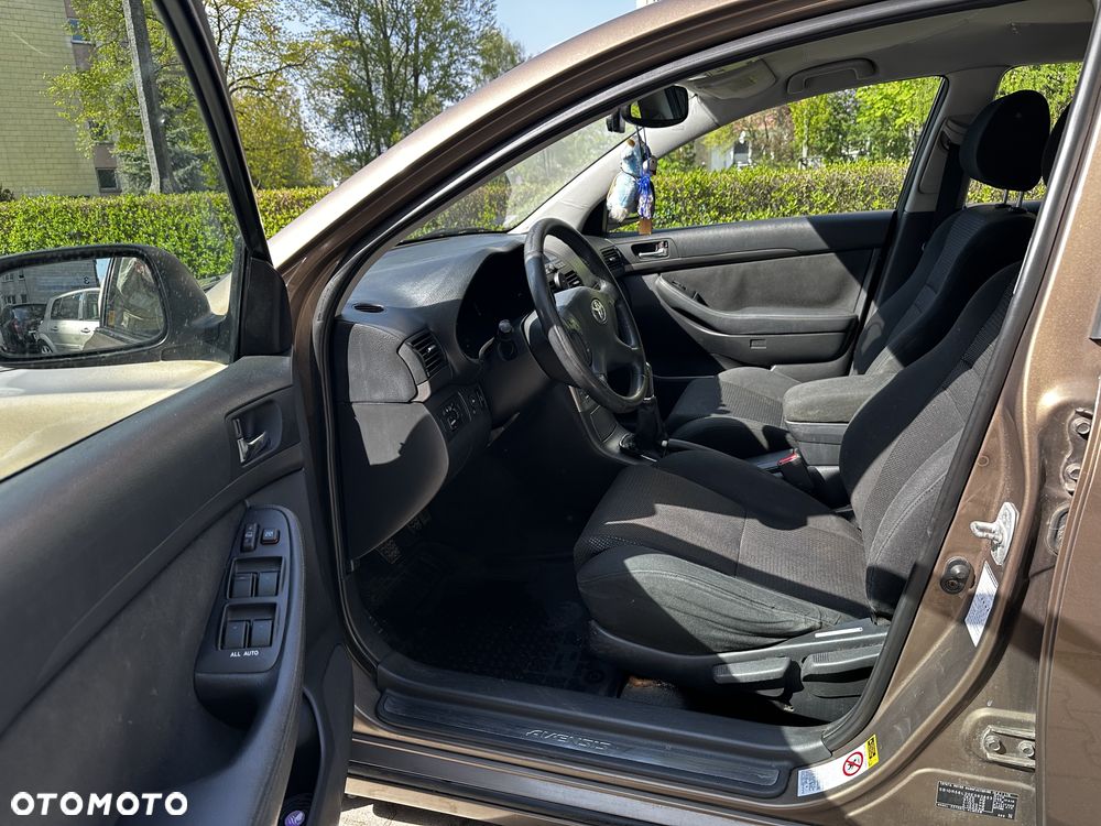 Toyota Avensis 1.8 VVT-i Sol - 19