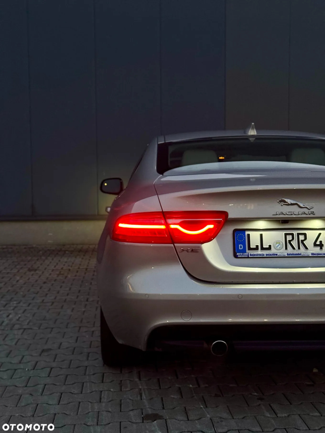 Jaguar XE 2.0 P250 HSE - 13