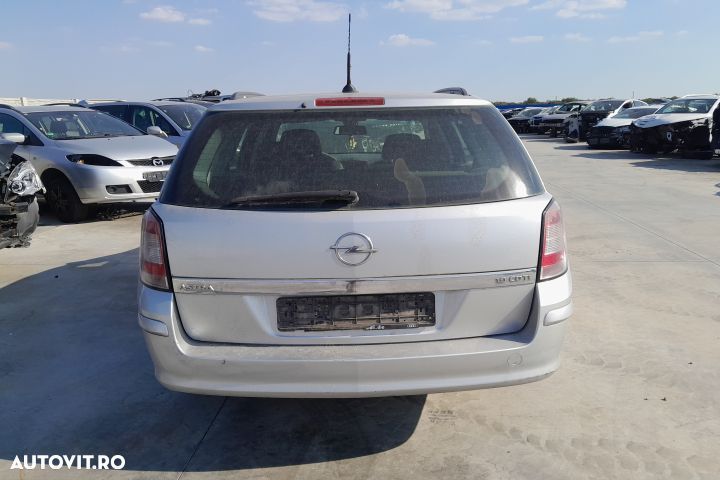 Dezmembrez Opel Astra H [2004 - 2007] Hatchback 1.9 CDTI AT (120 hp) - 4