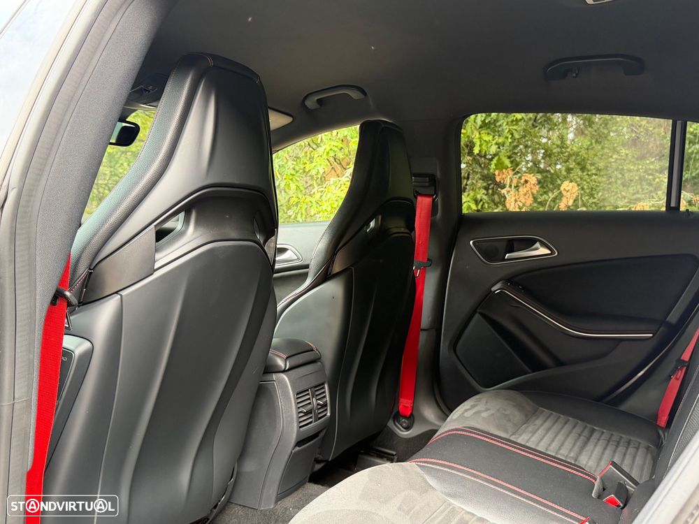 Mercedes-Benz CLA 45 AMG 4Matic 7G-DCT - 44