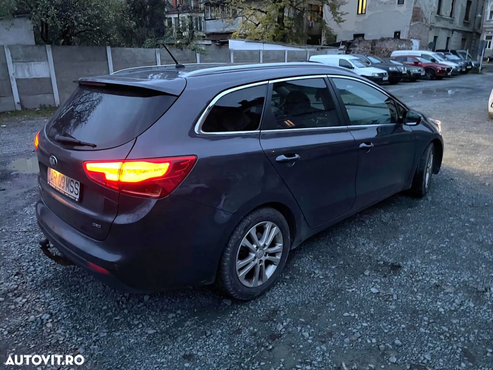 Kia Ceed 1.6 CRDi 128 ISG SW Dream Team Edition - 4