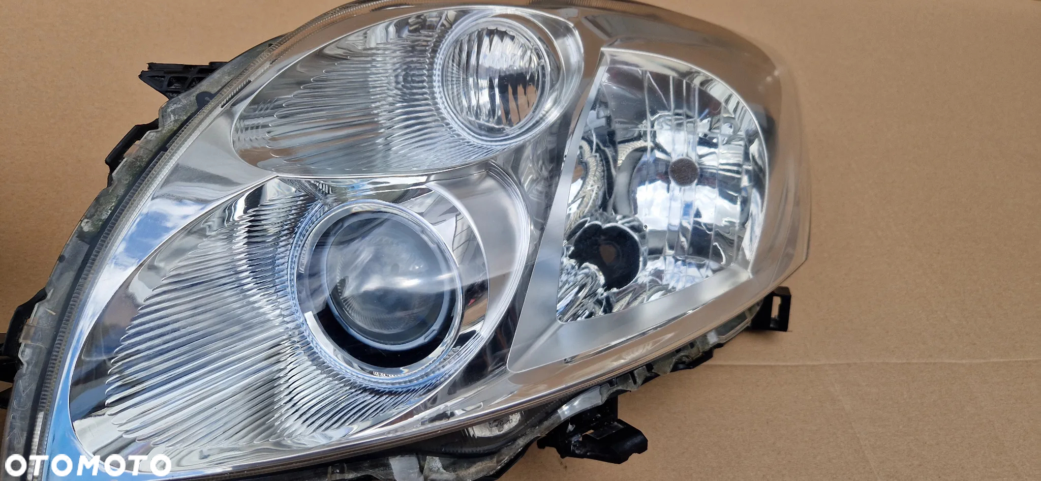 TOYOTA AURIS I LAMPA PRAWA LEWA EUROPA - 4