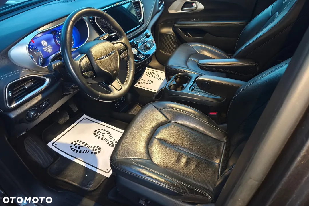 Chrysler Pacifica - 28