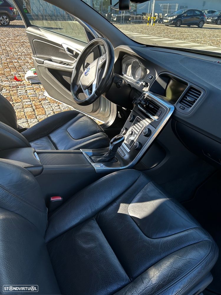 Volvo V60 D6 Plug-In-Hybrid AWD Geartronic Summum - 29