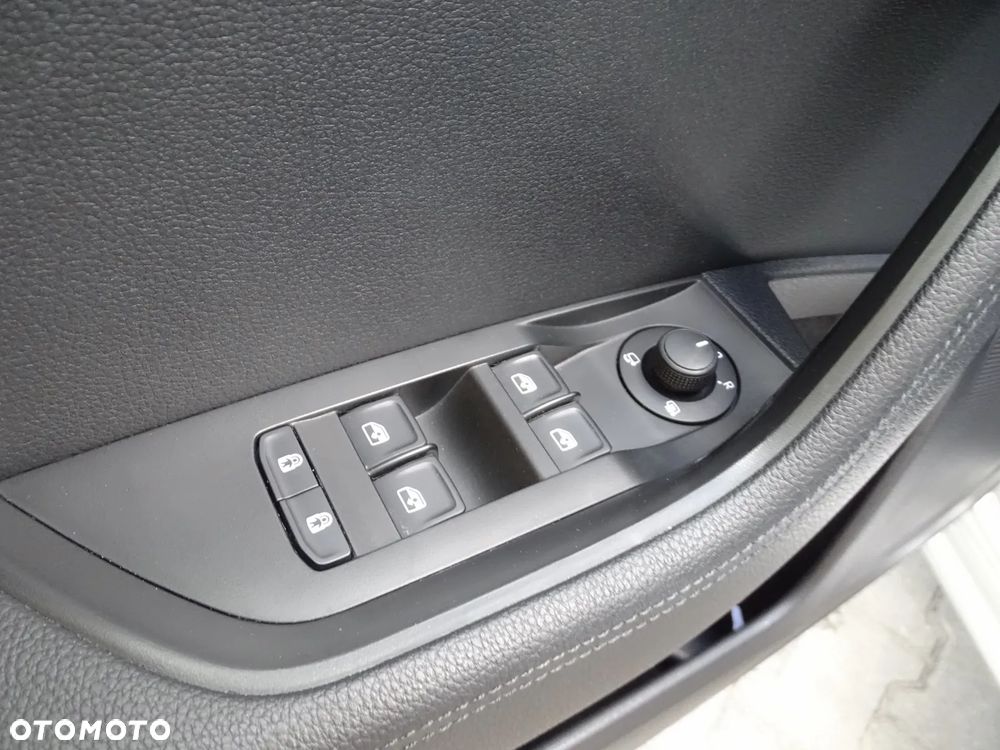 Skoda Superb 2.0 TDI SCR Style DSG - 35