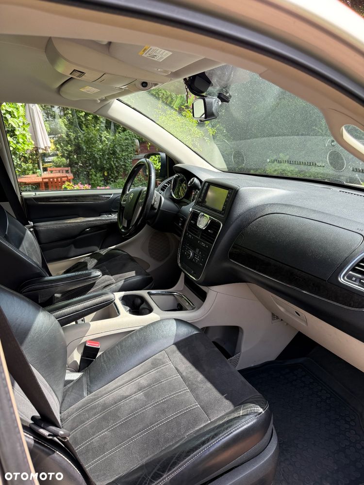 Lancia Voyager 2.8CRD Platinum - 12