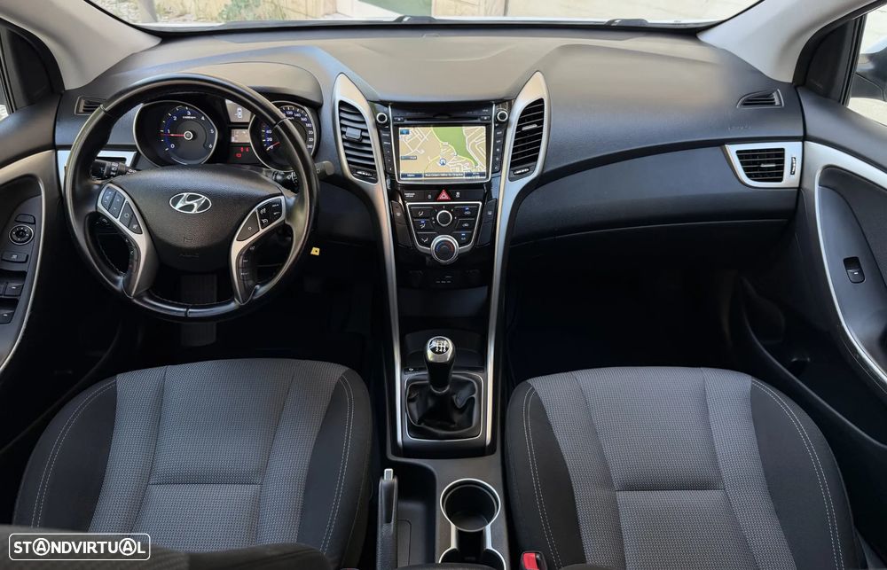 Hyundai i30 SW 1.6 CRDi Comfort+Navi - 26