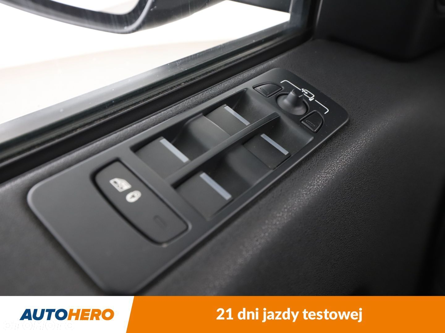 Land Rover Discovery Sport 2.0 TD4 HSE - 33