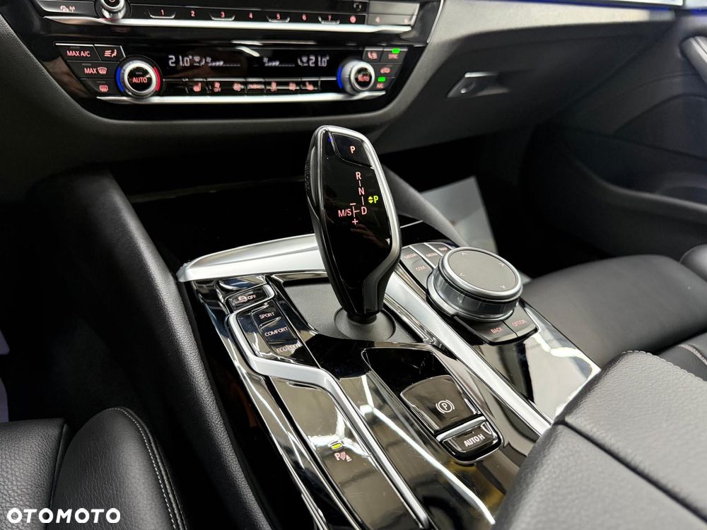 BMW Seria 5 520d M Sport Edition - 24